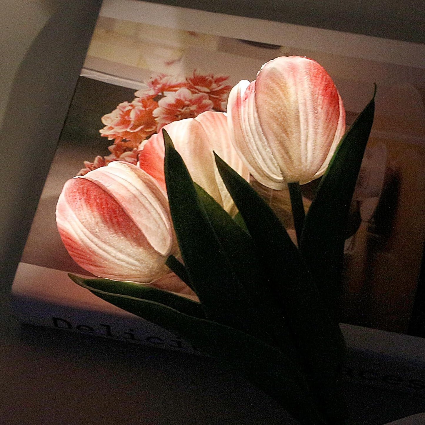 Tulip Lamp - LED Replica Tulip Table Lamp with Flower Vase for Desktop Decoration. Suitable for home, living room, desktop decoration, holiday gifts, atmosphere decoration lamps. Powered by USB
