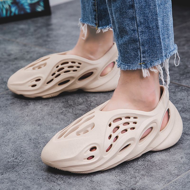 Stylish Men's Clogs for Comfort and Breathability - Perfect for Beach Days and Casual Outings